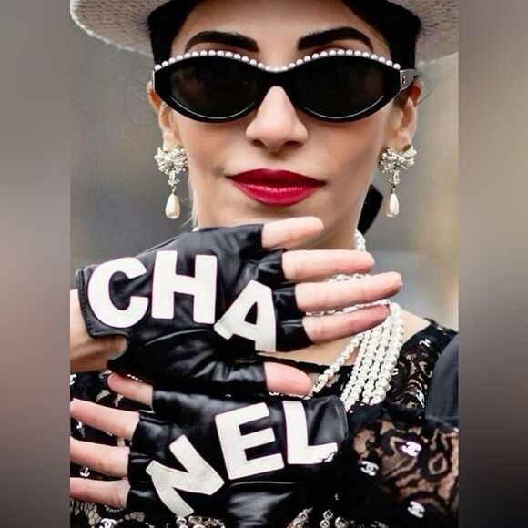 Chanel RARE RUNWAY Sunglasses with Pearl Accents - Picture 2 of 9